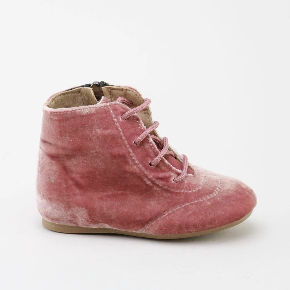 Brand: Papantas
Made in Spain
Leather
Rubber Sole
Side Zipper closure